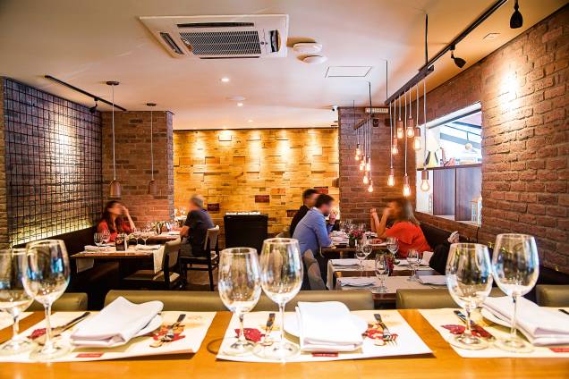 Salão do piso superior da loja da importadora Grand Cru Salão do piso superior da loja da importadora Grand Cru