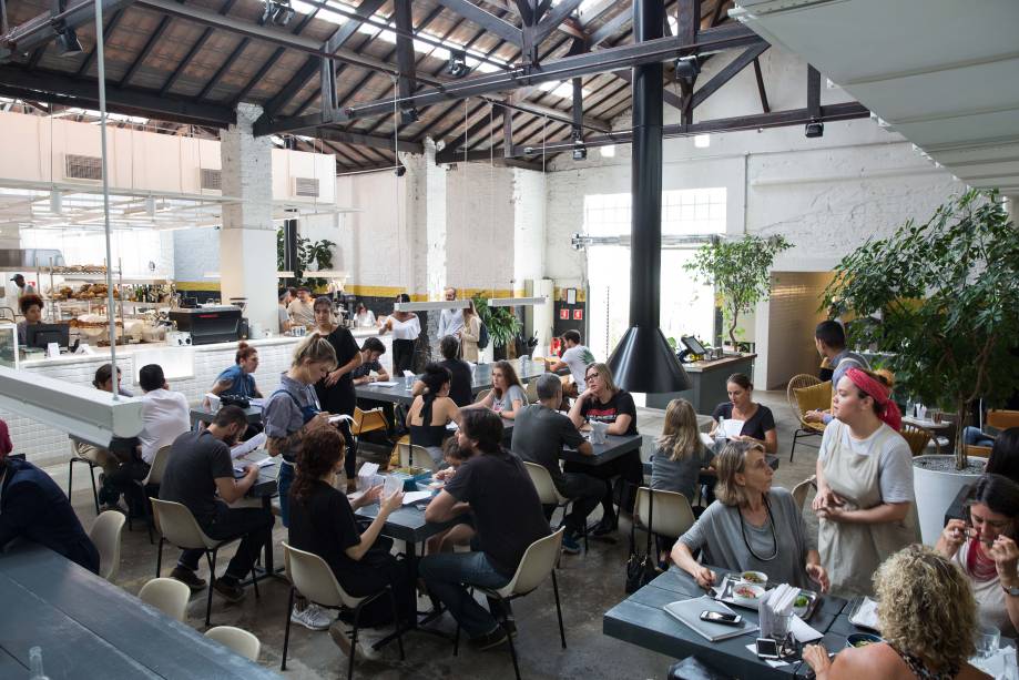 Futuro Refeitório instalado em um antigo estacionamento Futuro Refeitório instalado em um antigo estacionamento