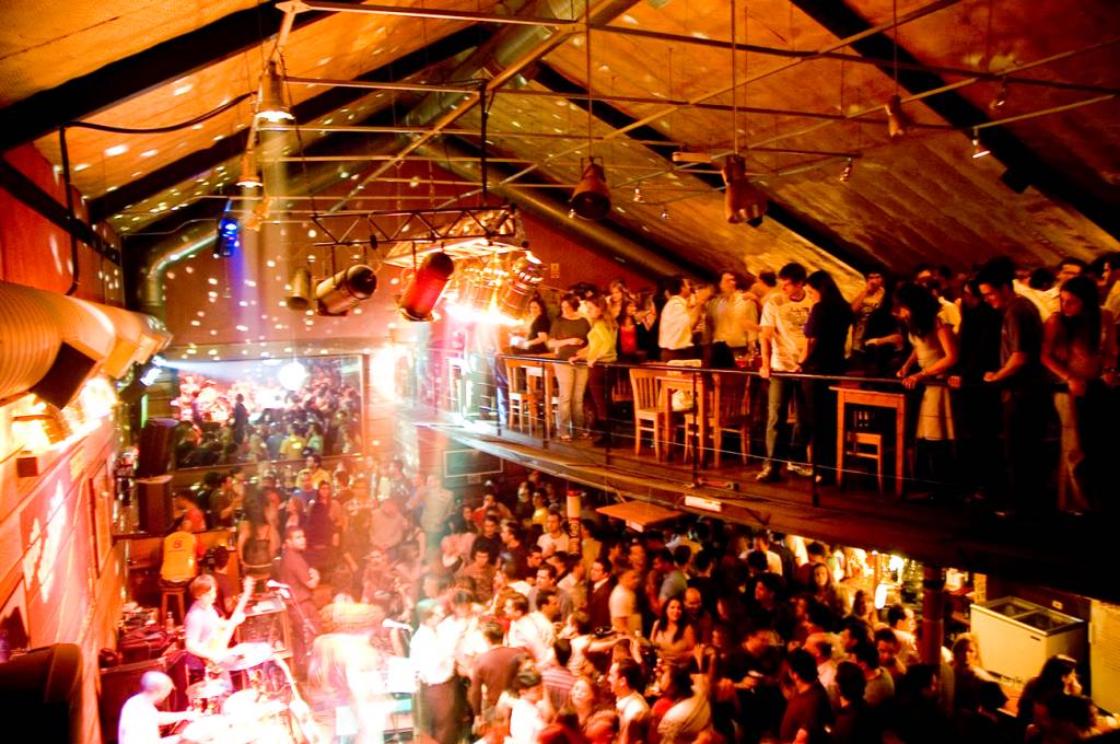 Kia Ora comemora aniversário com festa open bar