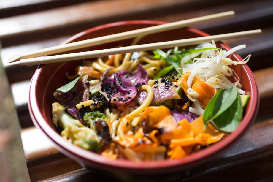 Noodle com legumes ao curry Noodle com legumes ao curry