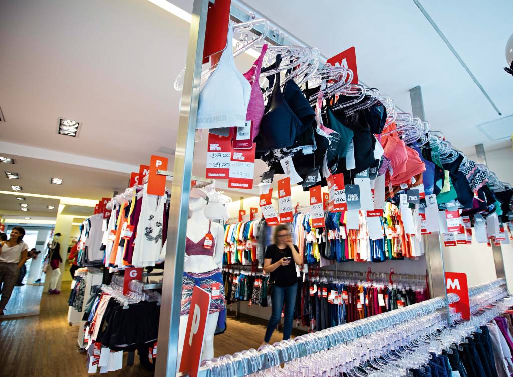 Outlets Track&Field: Outlets Track&Field:
