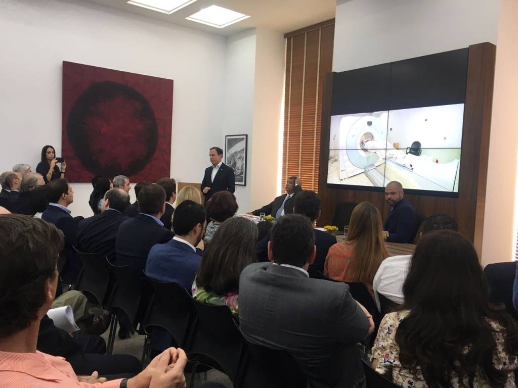 João Doria passa bastão para Bruno Covas