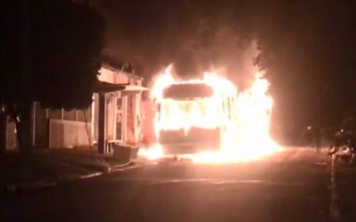 Três ônibus são incendiados em Campinas