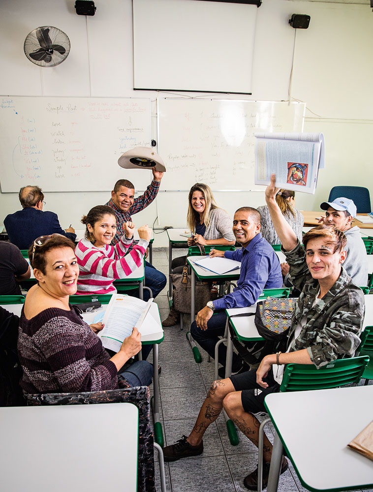 Maior e mais antiga escola para adultos atende quase 10 000 alunos