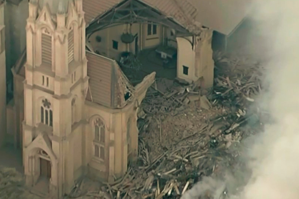 Igreja centenária é destruída por desabamento de prédio no centro