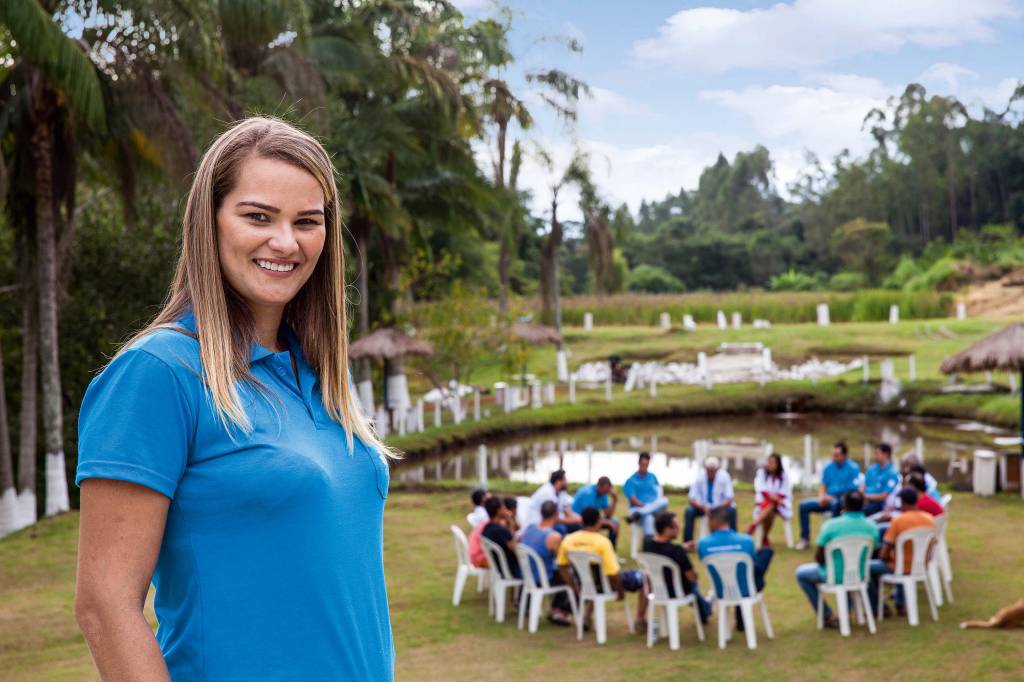 Livre das drogas, a ex-modelo Loemy comanda centro de recuperação