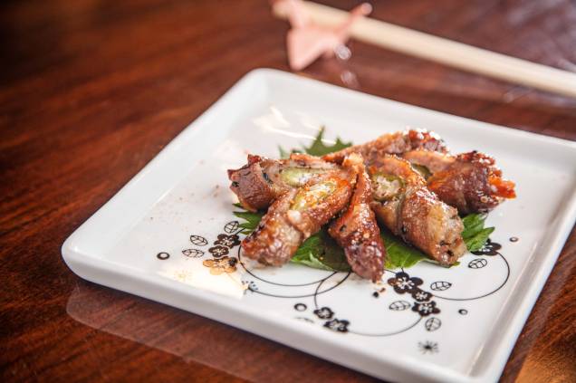 Pancetta assada com quiabo e cenoura Pancetta assada com quiabo e cenoura