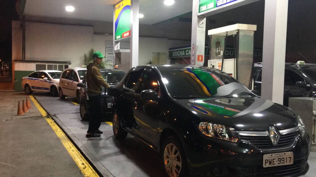 Preço da gasolina varia 62% entre bairros da capital, diz pesquisa