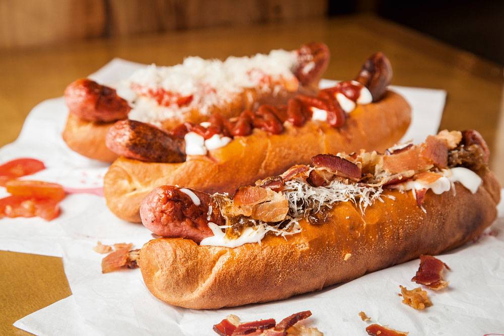 Onde comer cachorro-quente com salsicha artesanal