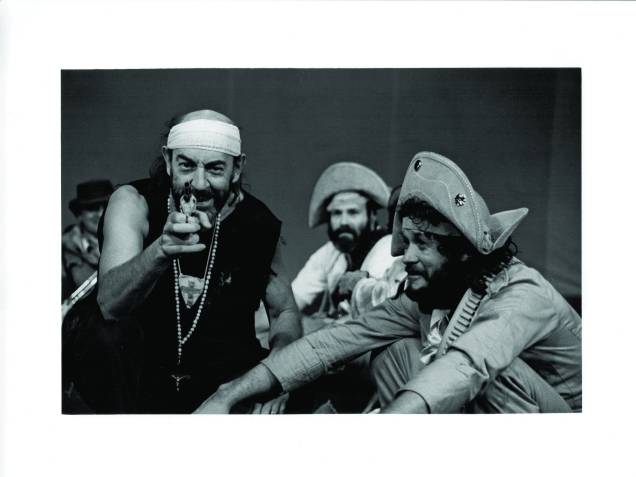 1986: Raul Cortez, Arciso Andreoni e Francisco Carvalho em A Hora e Vez de Augusto Matraga, direção de Antunes Filho 1986: Raul Cortez, Arciso Andreoni e Francisco Carvalho em A Hora e Vez de Augusto Matraga, direção de Antunes Filho