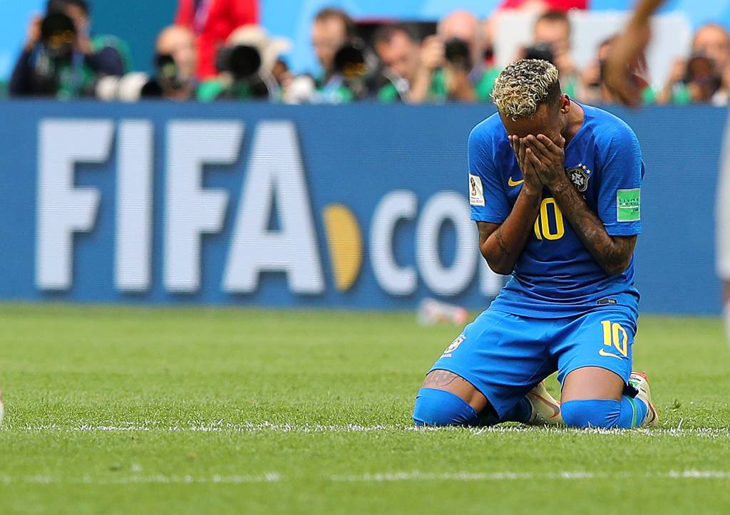 neymar chorando jogo futebol