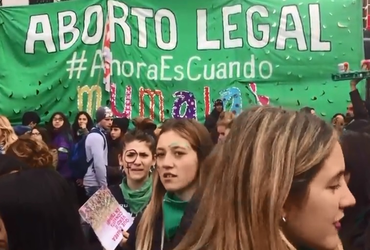 Deputados argentinos aprovam legalização do aborto