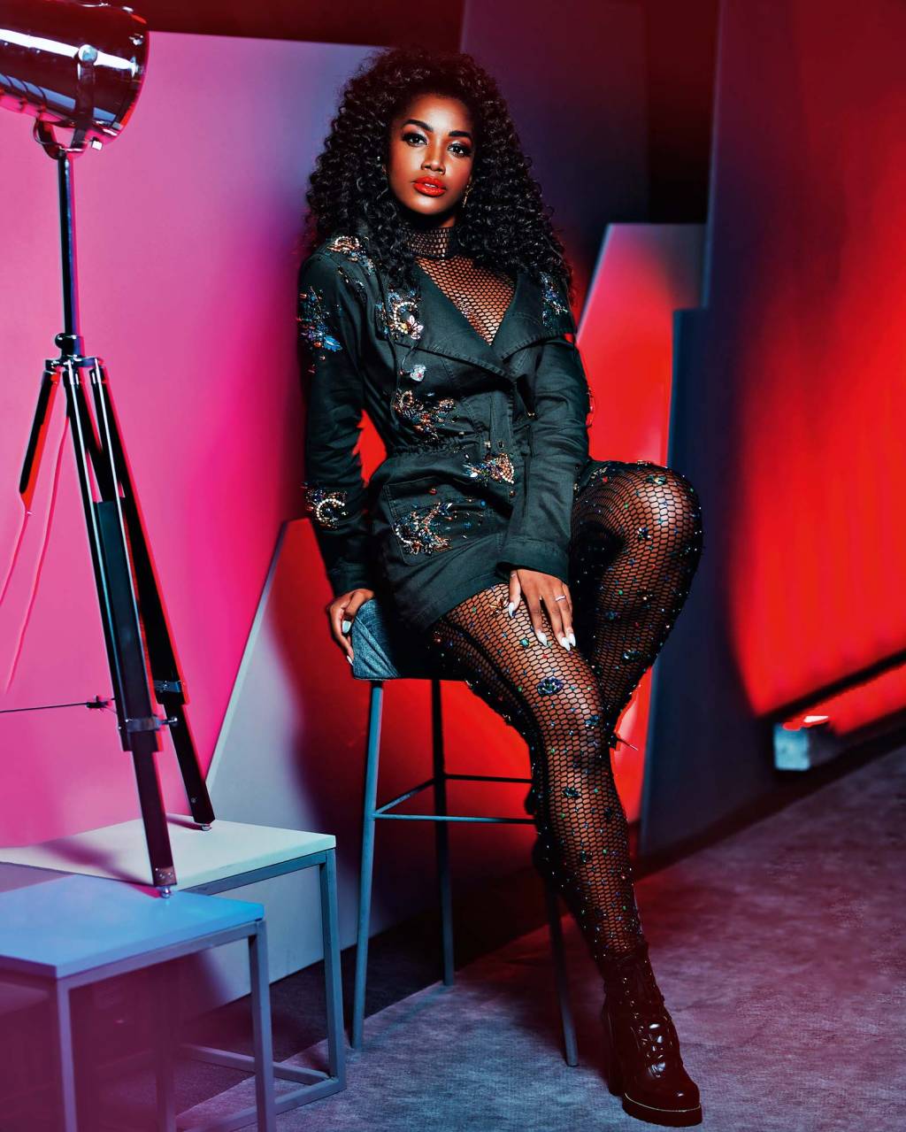 Cantora IZA relembra bullying na escola por ser negra