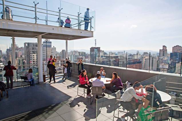 Terraço, no 17º andar: vista privilegiada da Avenida Paulista Terraço, no 17º andar: vista privilegiada da Avenida Paulista