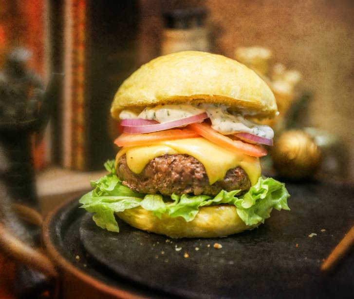 Herbas, lanche com maionese verde e um hambúrguer de 180g Herbas, lanche com maionese verde e um hambúrguer de 180g
