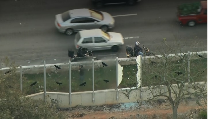 Pela sétima vez, muro de vidro da USP amanhece quebrado