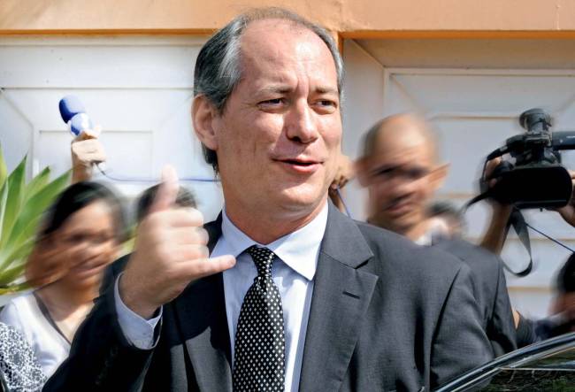 O deputado federal Ciro Gomes (PSB-CE) fala a imprensa após almoço reservado a c.jpg