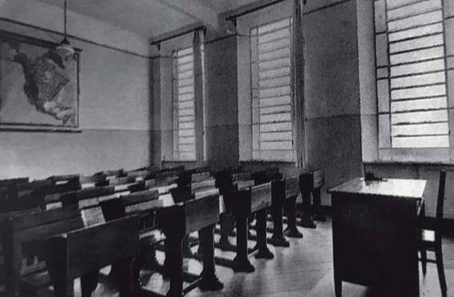 Salas de aula.png Salas de aula.png
