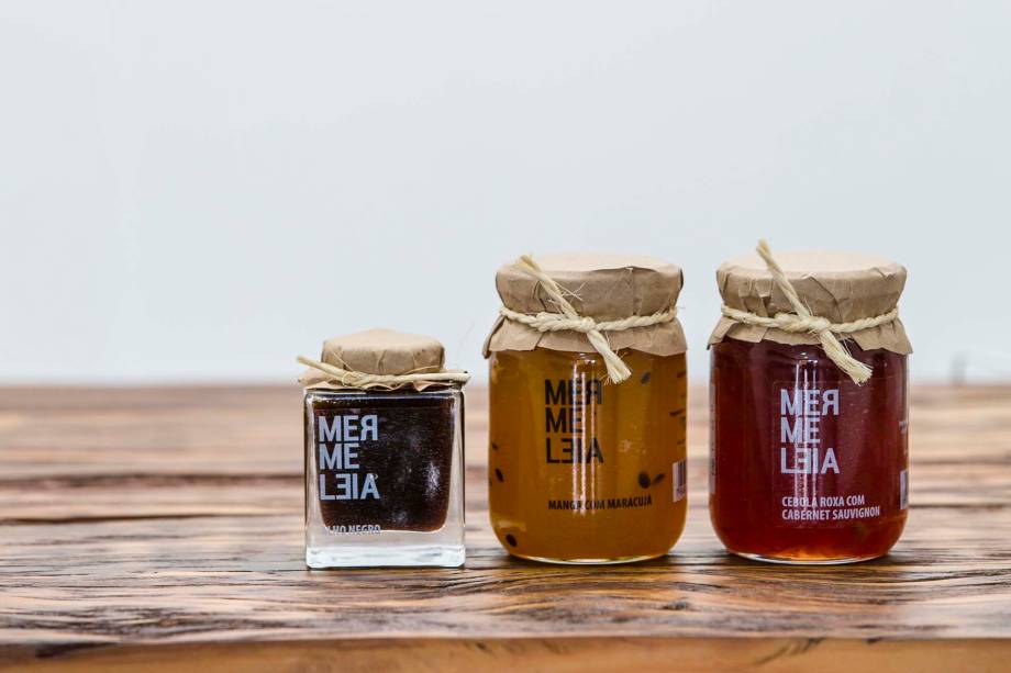 Geleias: alho negro, manga com maracujá e cebola-roxa com cabernet sauvignon Geleias: alho negro, manga com maracujá e cebola-roxa com cabernet sauvignon