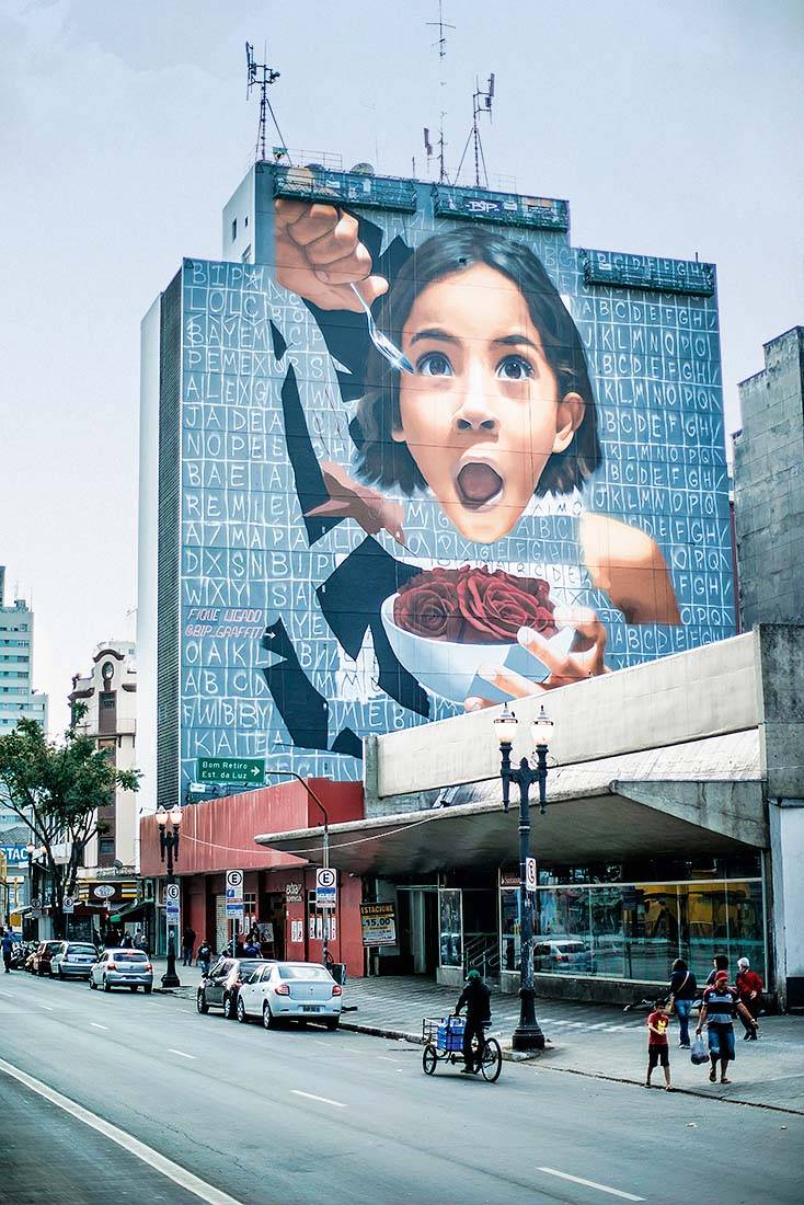 Nova iorquino mascarado pinta mural de 2 000 metros quadrados no centro