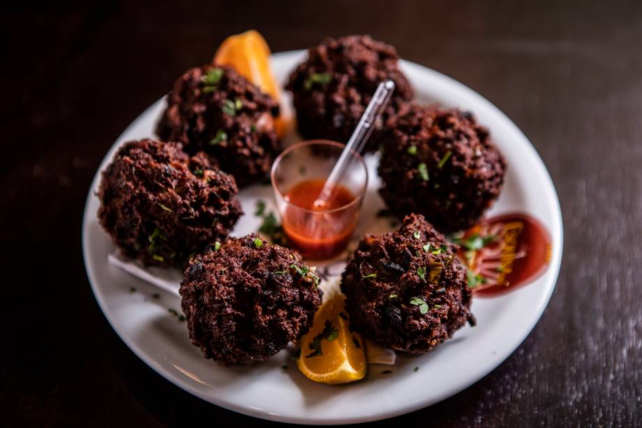 Para acompanhar: bolinho de carne