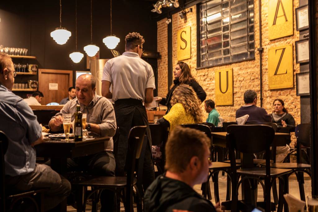 Ambiente: salão simples e pequeno Ambiente: salão simples e pequeno