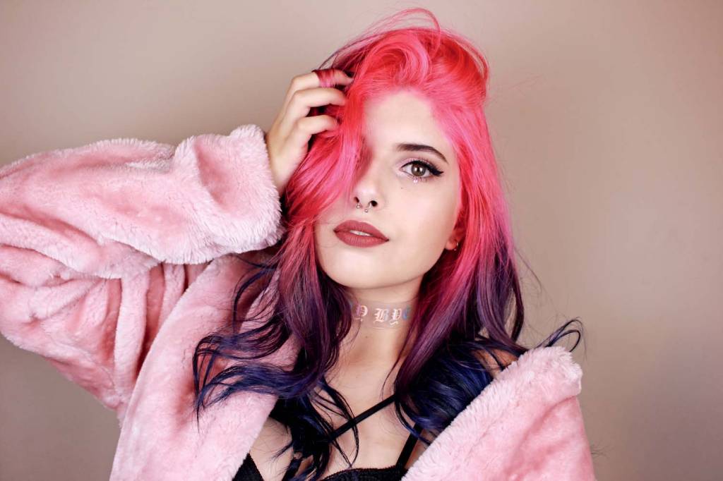 Dicas para cuidar dos cabelos com cores fantasia