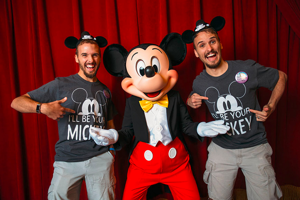 irmaos-gemeos-lua-de-mel-irmas-gemeas-disney-02 irmaos-gemeos-lua-de-mel-irmas-gemeas-disney-02