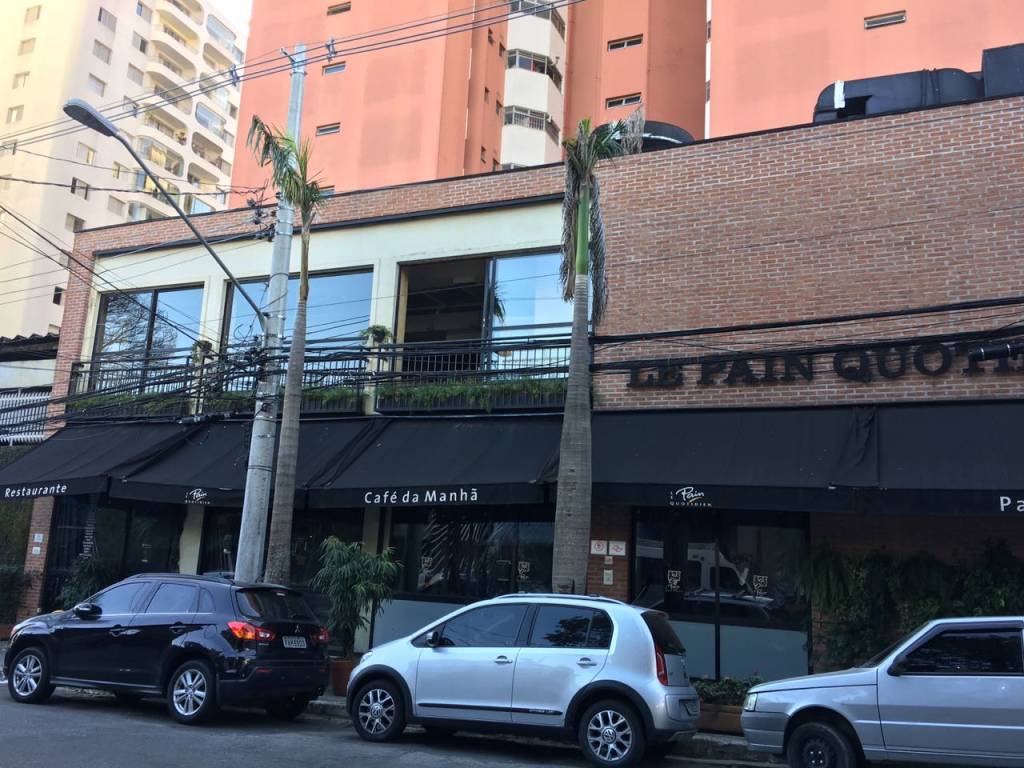 Teto do mezanino de padaria que desabou passou por reformas