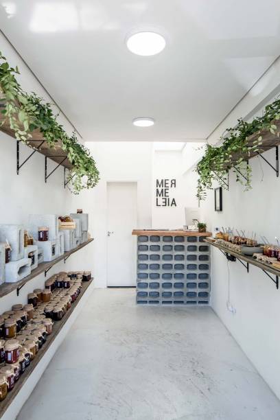 A loja pequenina fica na Pompeia A loja pequenina fica na Pompeia