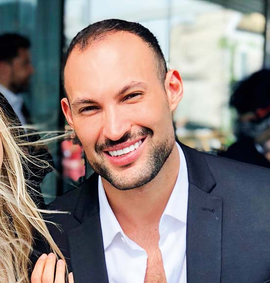 Cabeleireiro recebe notificação para sair do espaço de Tereza Cury