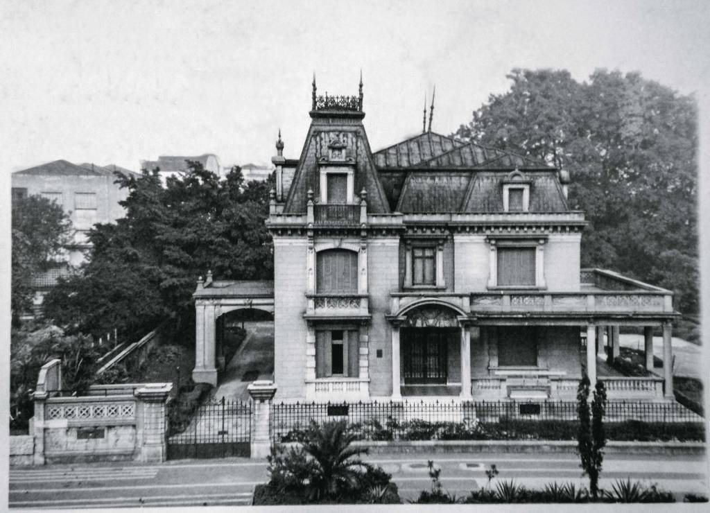 Exposição relembra a trajetória da Casa das Rosas