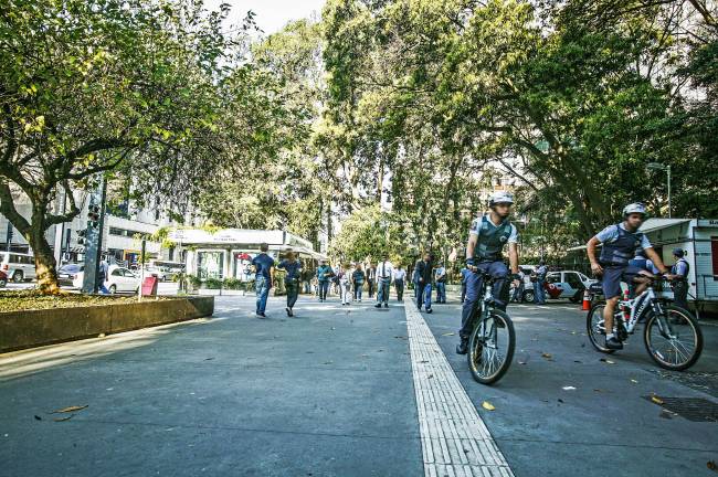 Base Comunitária Móvel da Polícia Militar nas proximidades do Parque Trianon, na.jpg