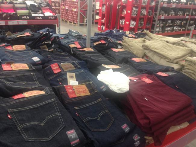 Sams club – Calças Levi_s masculinas R$ 139,00. Sams club – Calças Levi_s masculinas R$ 139,00.