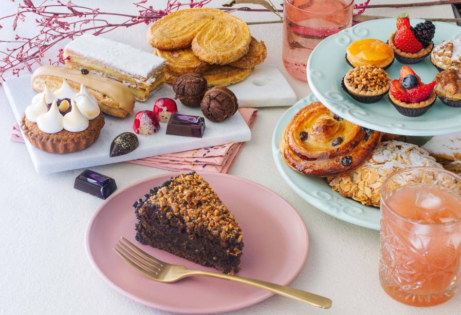 Bicampeã: uma seleção de receitas açucaradas da melhor confeitaria da cidade por Veja Comer & Beber 2017 e 2018 Bicampeã: uma seleção de receitas açucaradas da melhor confeitaria da cidade por Veja Comer & Beber 2017 e 2018