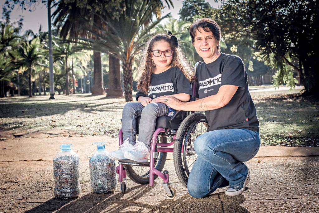 ONG Entre Rodas doa cadeira de rodas a crianças carentes