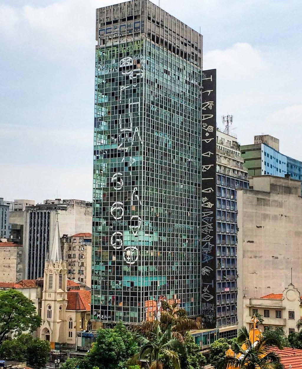 A antiga Companhiade Vidros do Brasil,no Paissandu:tombada em 1992 ecom quinze anos deabandono do governofederal, desabou em1&ordm; de maio de 2018