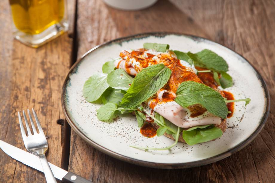 Ovos beneditinos à moda turca Ovos beneditinos à moda turca