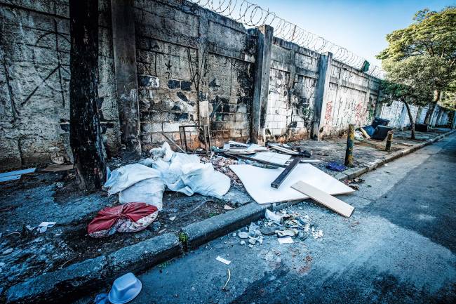 entulho Ponto de descarteilegal na Zona Norte:direto para o Tietê