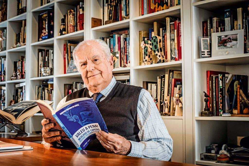 Em livro, economista narra a luta para fazer brasileiro investir em ações