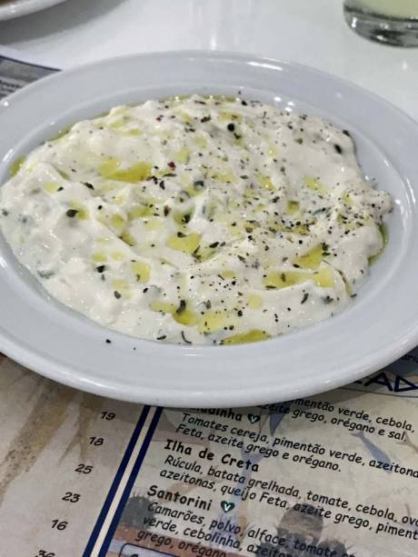 Tzatziki: entrada de pepino com iogurte ao alho