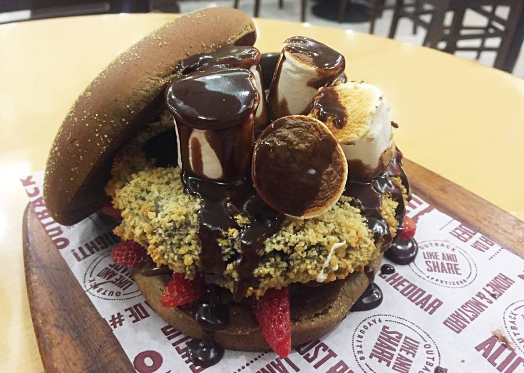 Testamos o hambúrguer doce do Outback