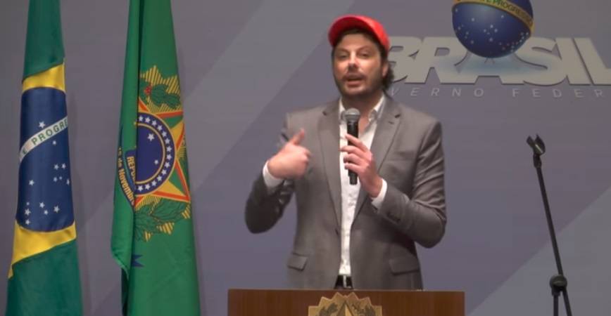 Em show, Danilo Gentili diz que ex-ministra merecia ser estuprada