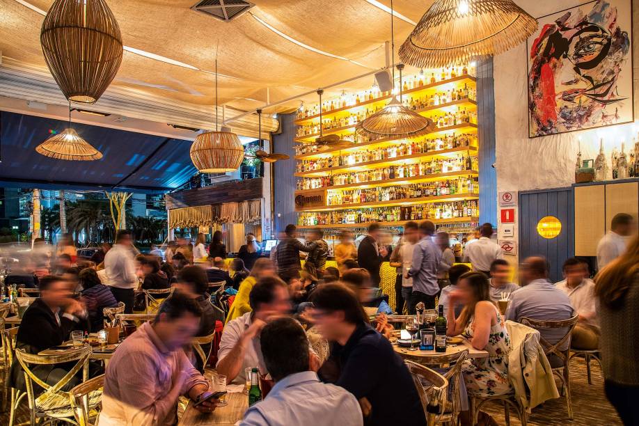 Porto Luna: ambiente badalado com vista para a Avenida Faria Lima