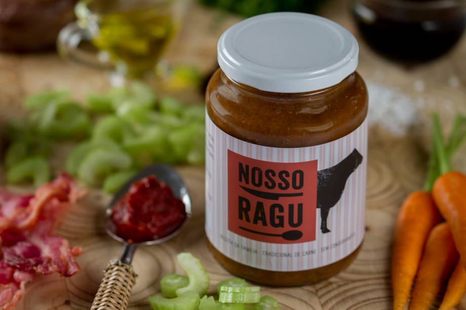 Ragu tradicional: carne picada na faca Ragu tradicional: carne picada na faca