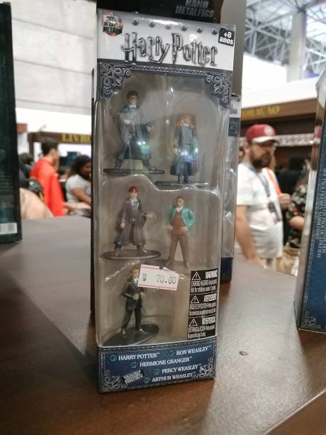 Encerramos com um kit de miniaturas dos personagens principais da saga britanica, por 70 reais