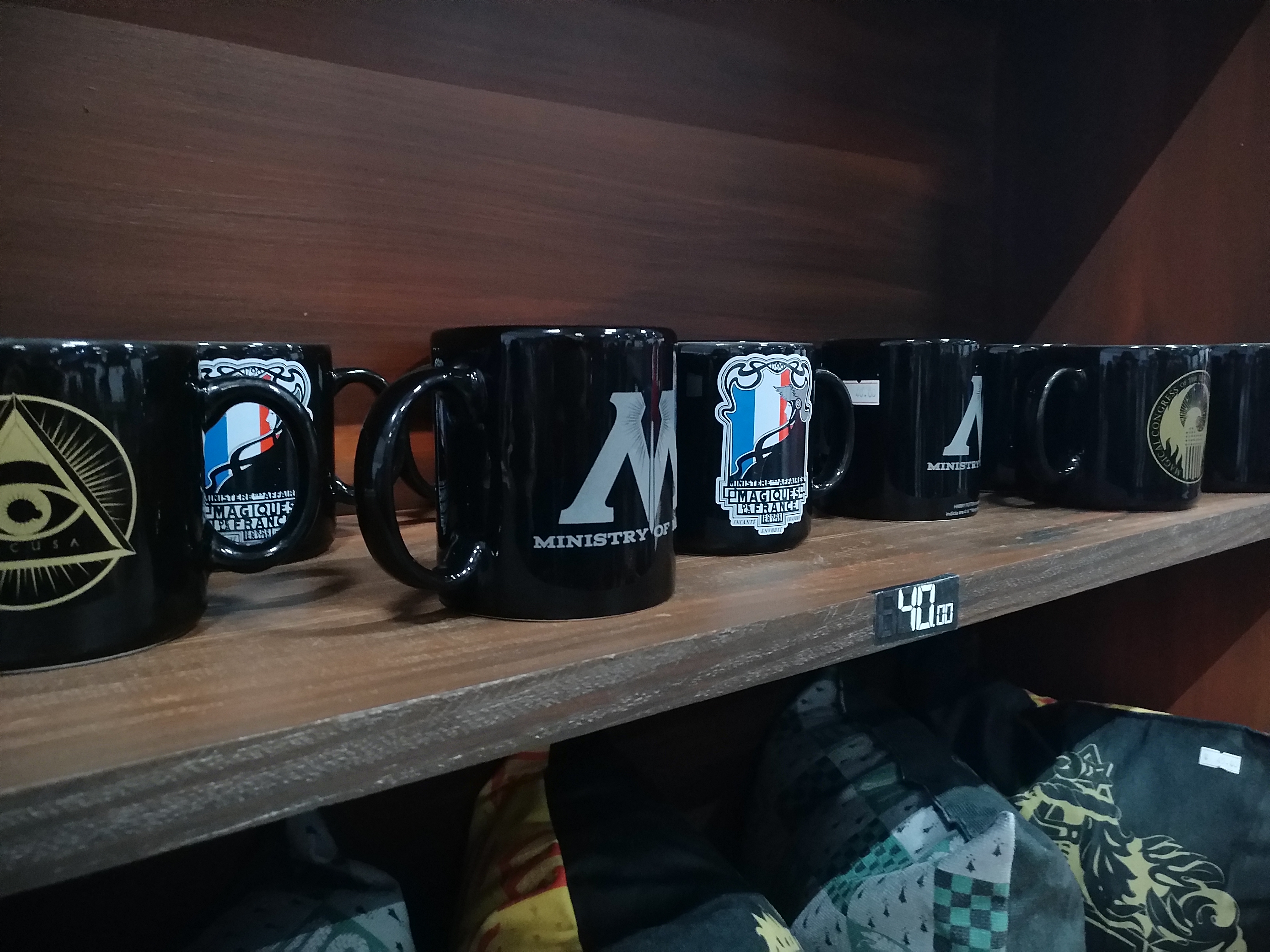 As canecas ficam por 40 reais
