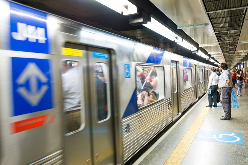 Linha 5-lilás do metrô testa pagamento por QR Code em duas estações