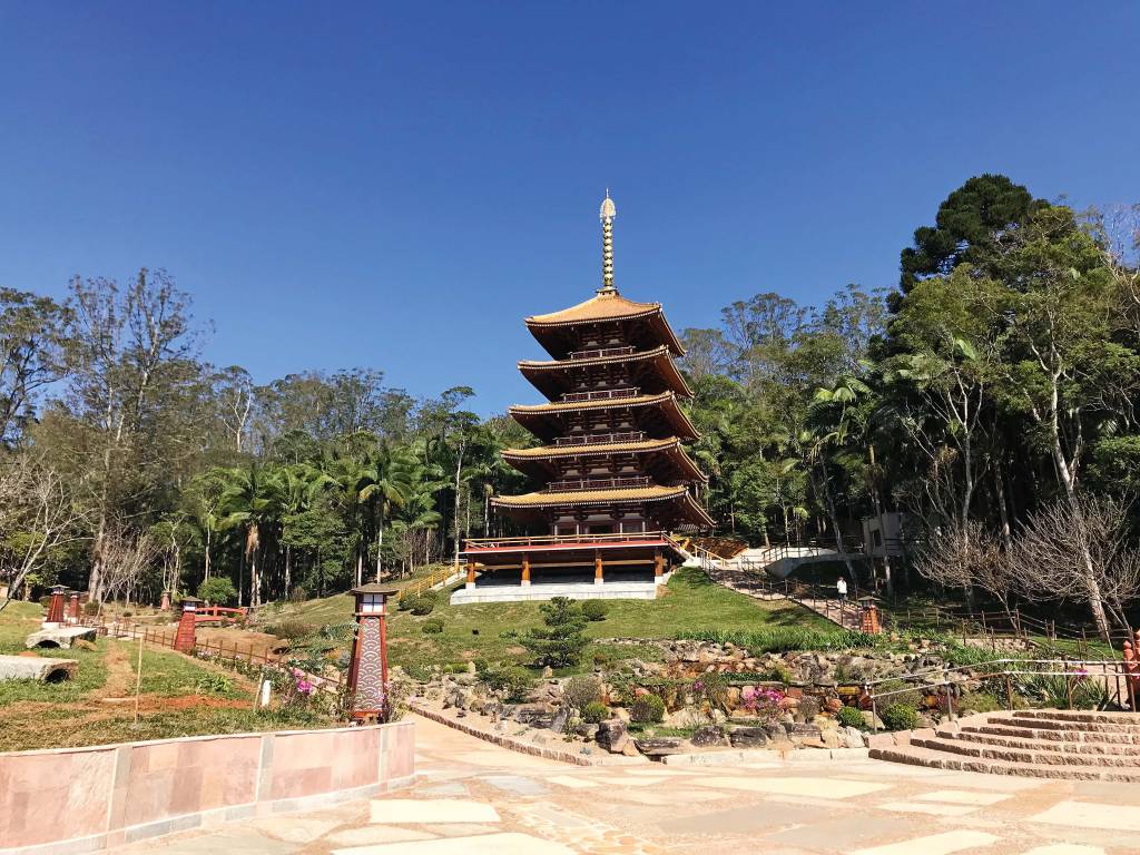 Torre inspirada em templo japonês é novidade na represa Billings