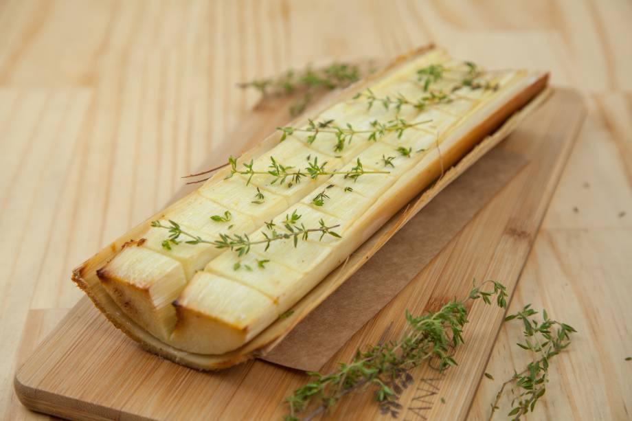 Palmito pupunha assado: perfumado com tomilho Palmito pupunha assado: perfumado com tomilho